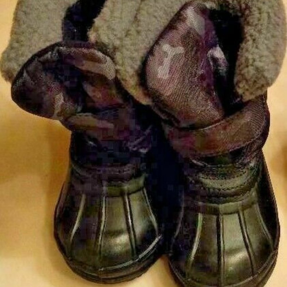 3M Thinsulate Toddler Black & Grey Waterproof Snow Boots - 5/6T - EUC